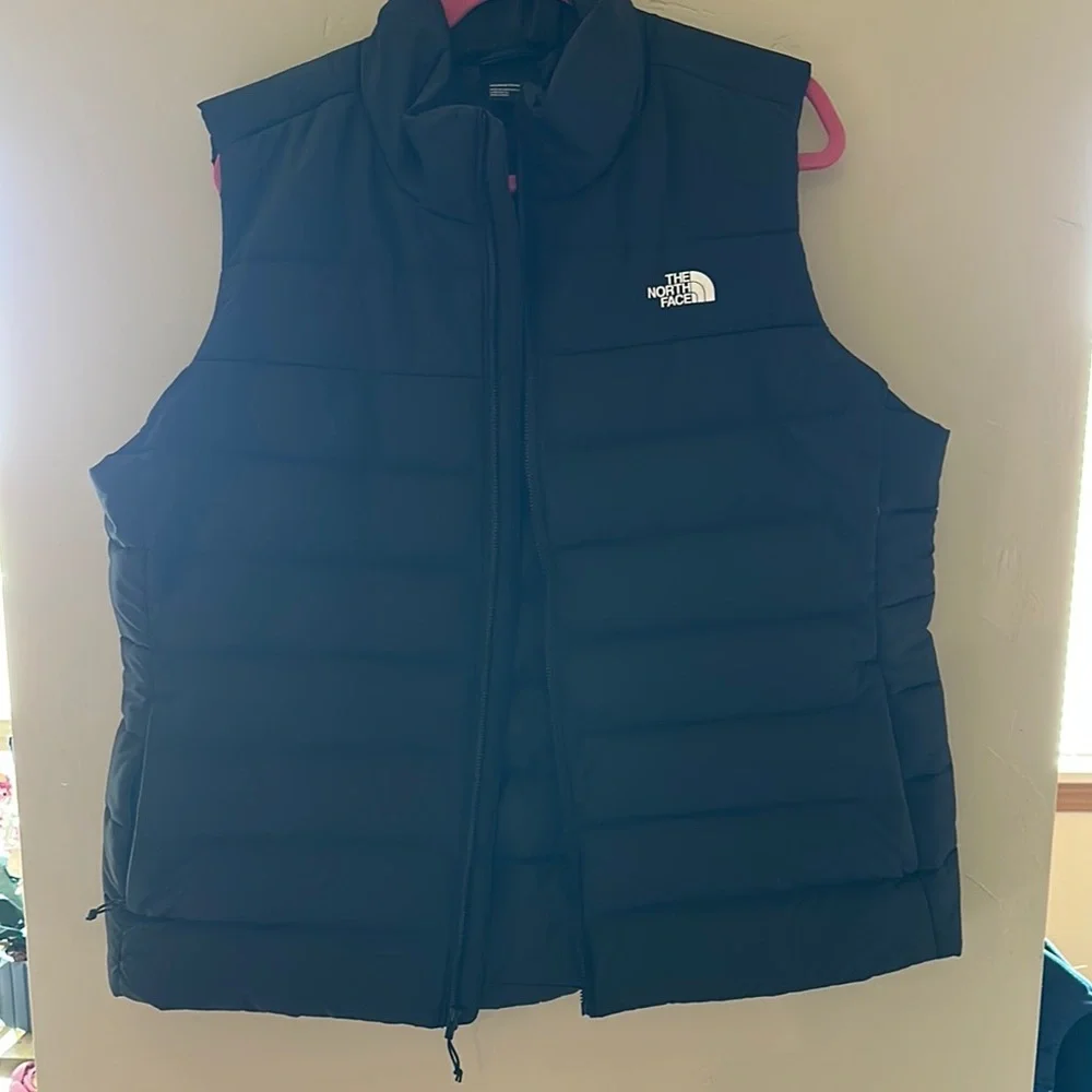 The North Face Black Puffer Vest - Picture 1 of 4